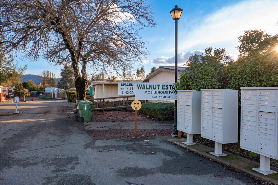 5495 5th St, Kelseyville, CA 95451