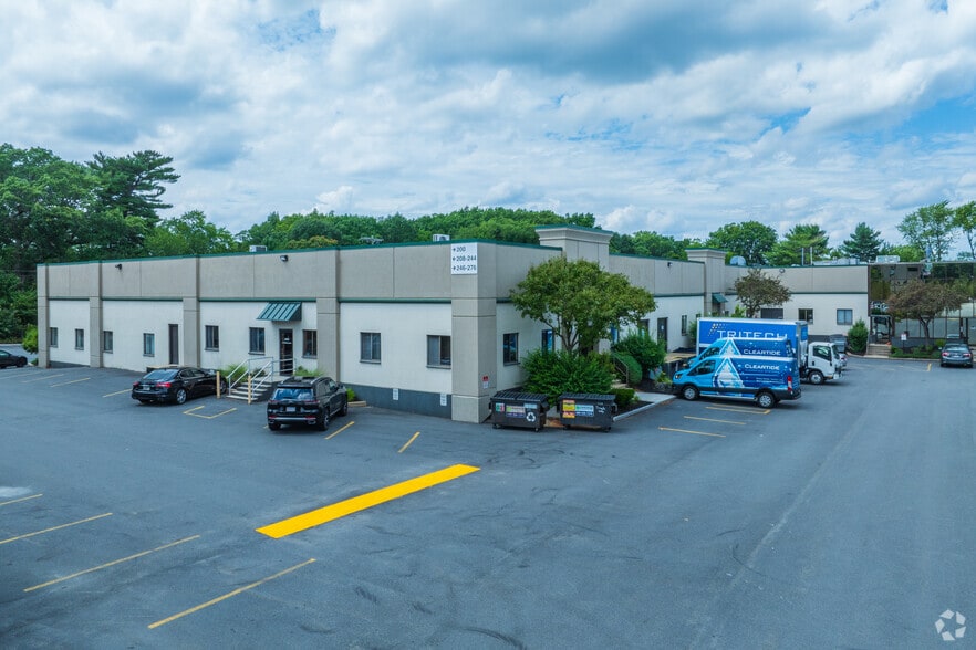 200-280 W Cummings Park, Woburn, MA for lease - Building Photo - Image 3 of 6