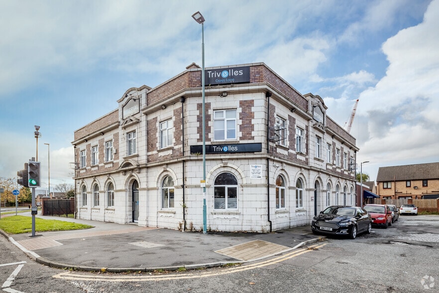 2 Cross Ln, Salford for sale - Primary Photo - Image 1 of 3