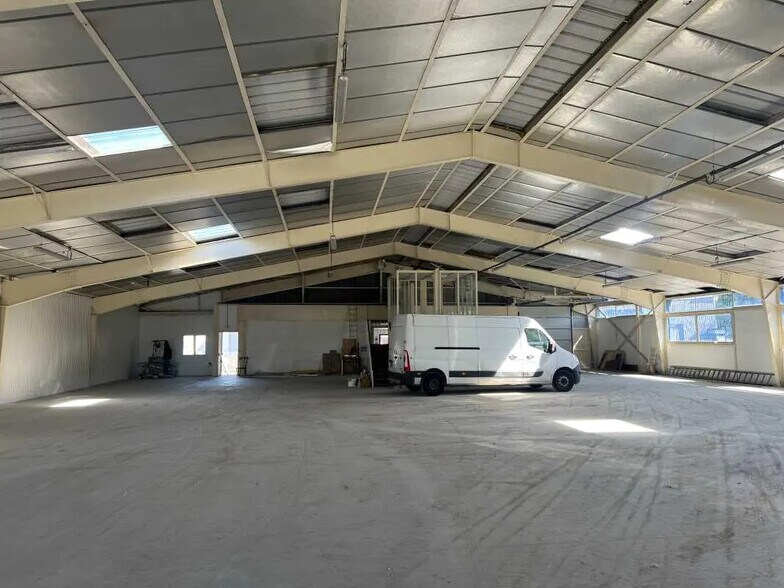 Office in Bordeaux for lease - Interior Photo - Image 1 of 6