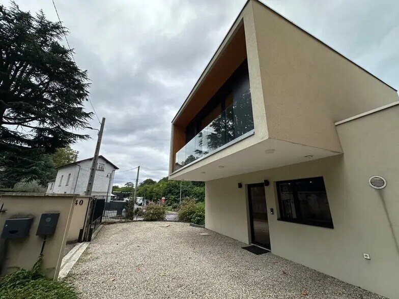 Flex in Tassin-la-Demi-Lune for sale - Building Photo - Image 2 of 13