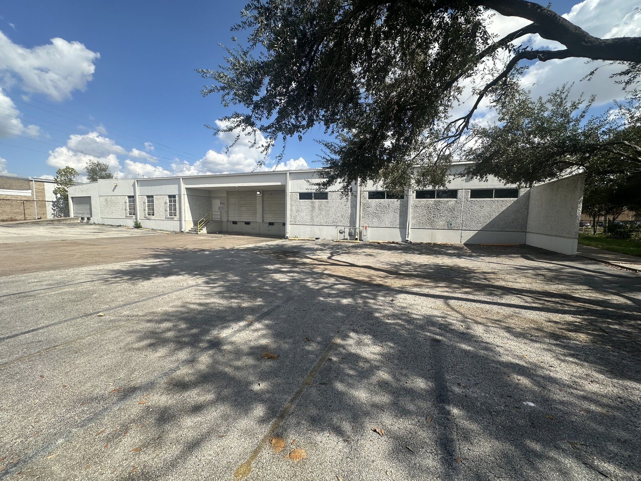 6880 Wynnwood Dr, Houston, TX for lease Building Photo- Image 1 of 6