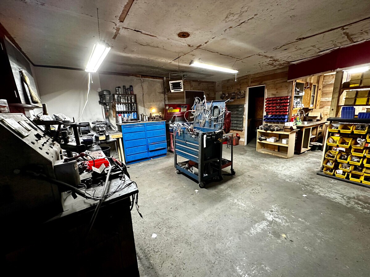 505 E Longview St, Arp, TX 75750