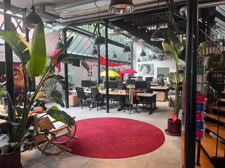 Office in Paris for lease - Building Photo - Image 1 of 7