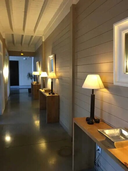 Office in Lys-lez-Lannoy for lease - Interior Photo - Image 2 of 6