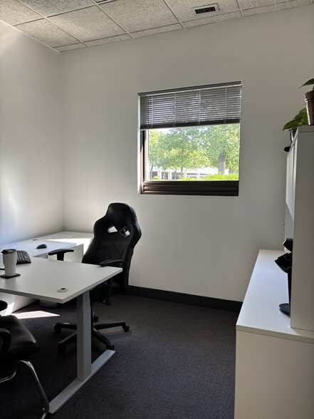 10100 Crosstown Cir, Eden Prairie, MN for lease - Interior Photo - Image 2 of 8