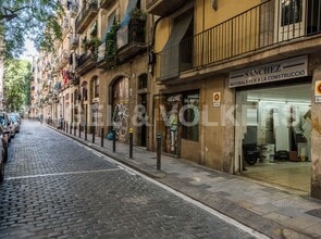 Retail in Barcelona, Barcelona for lease Interior Photo- Image 1 of 4