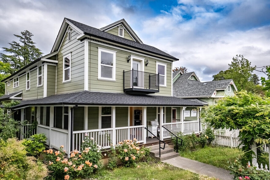 230 Center St, Healdsburg, CA for lease - Building Photo - Image 1 of 28