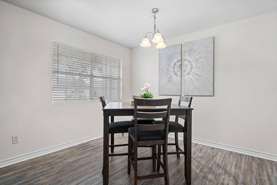 201 Taylor Rd, Falfurrias, TX 78355 Sundance Apartments