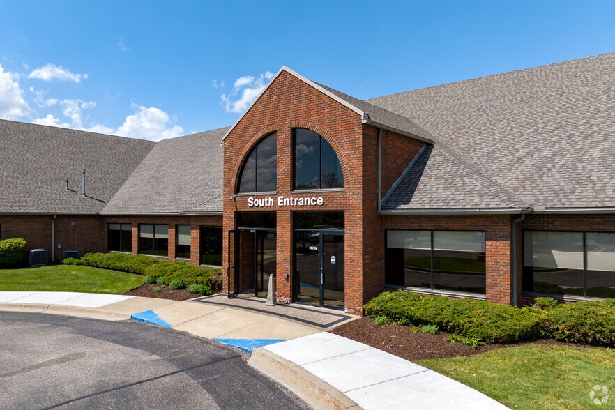 46591 Romeo Plank Rd, Macomb Township, MI for sale - Building Photo - Image 1 of 1