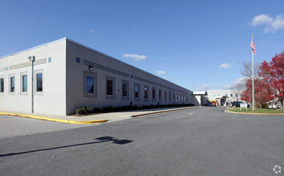 11800 Tech Rd, Silver Spring, MD for lease - Building Photo - Image 3 of 7