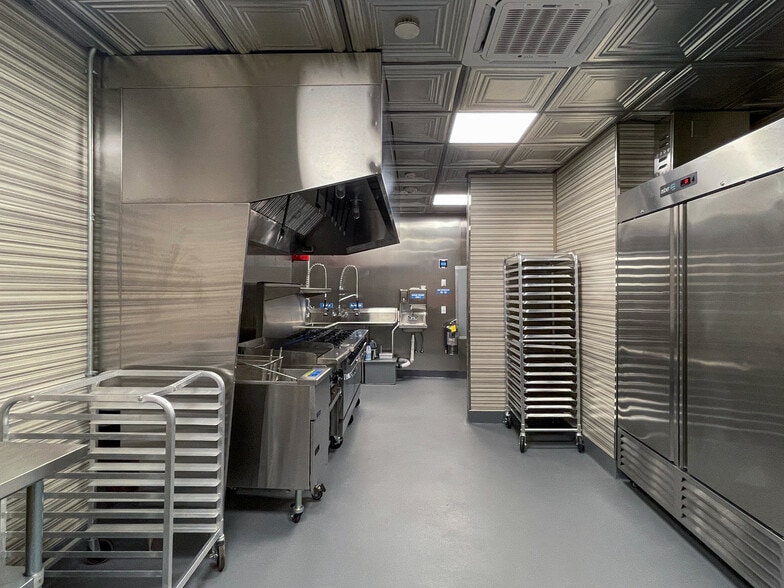 203 Main St, Wakefield, RI for lease - Interior Photo - Image 2 of 5