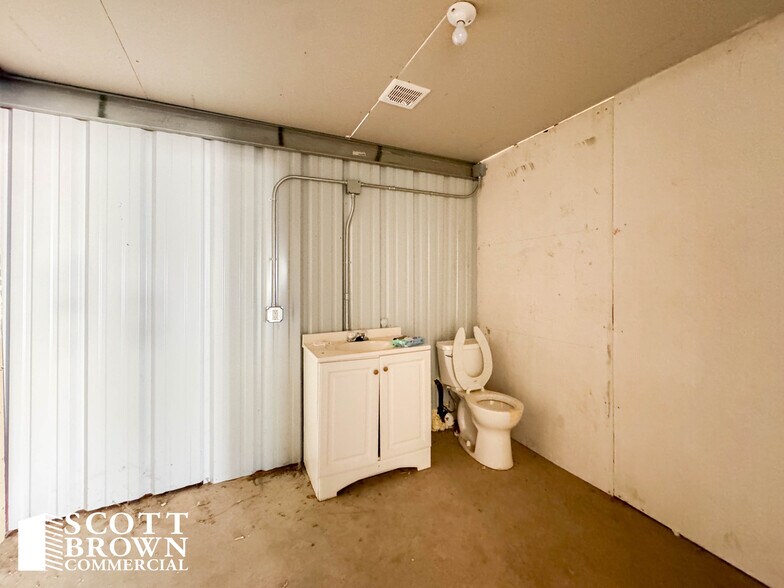 900 Utility Rd, Sanger, TX for lease - Building Photo - Image 2 of 27