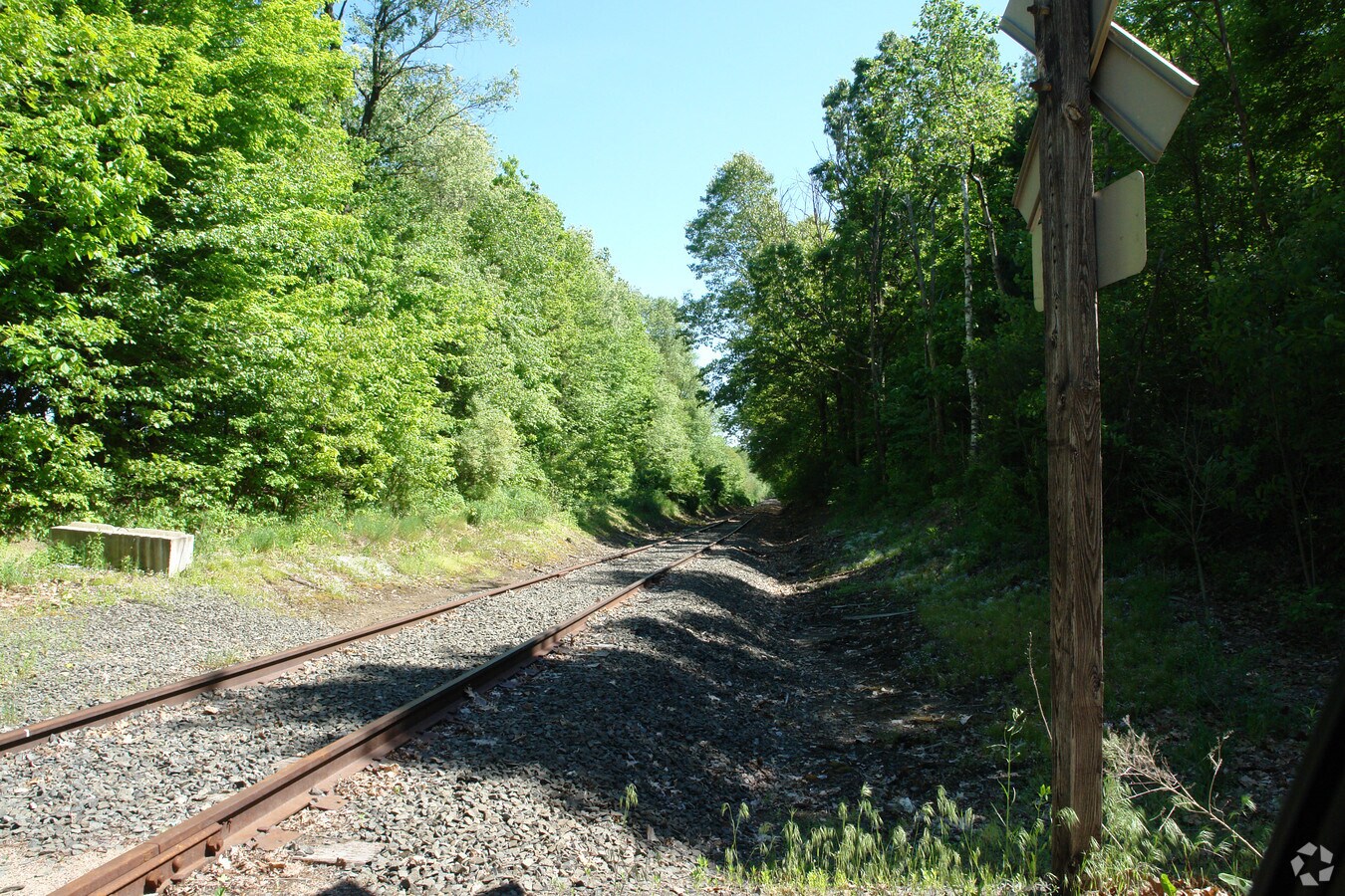 Taylor Rd, Enfield, CT 06082