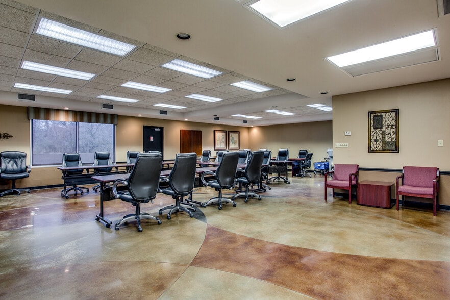 414 W Parkway St, Denton, TX for lease - Interior Photo - Image 2 of 9