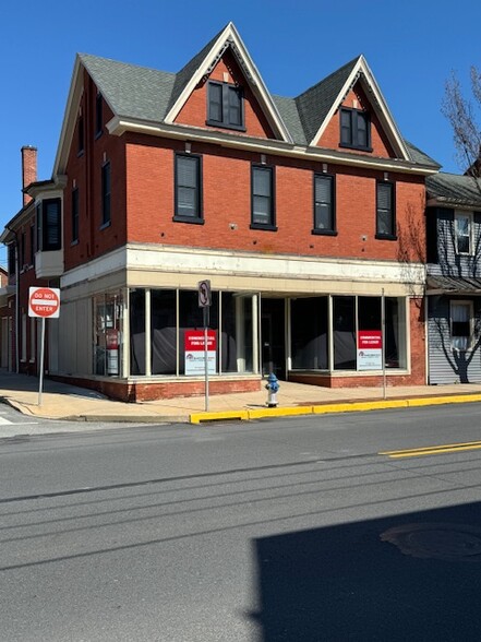 101-115 S Market St, Elizabethtown, PA for lease - Building Photo - Image 2 of 8