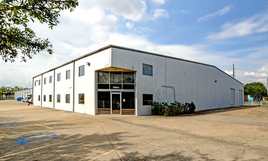 10350 Fountaingate Dr, Stafford, TX for lease Primary Photo- Image 1 of 7