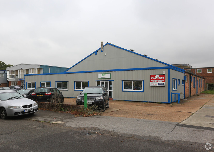 64 Victoria Rd, Burgess Hill for lease - Primary Photo - Image 1 of 2