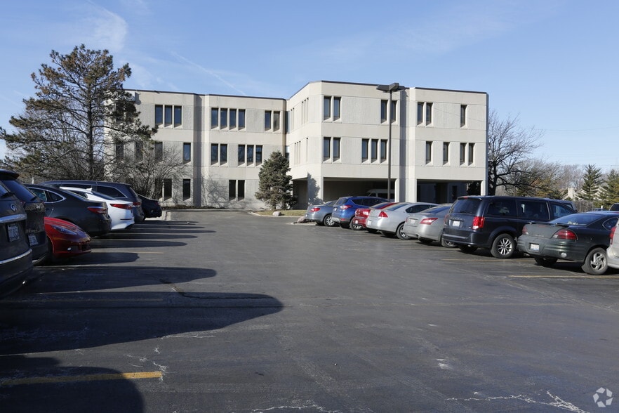 7600 College Dr, Palos Heights, IL for lease - Building Photo - Image 3 of 7