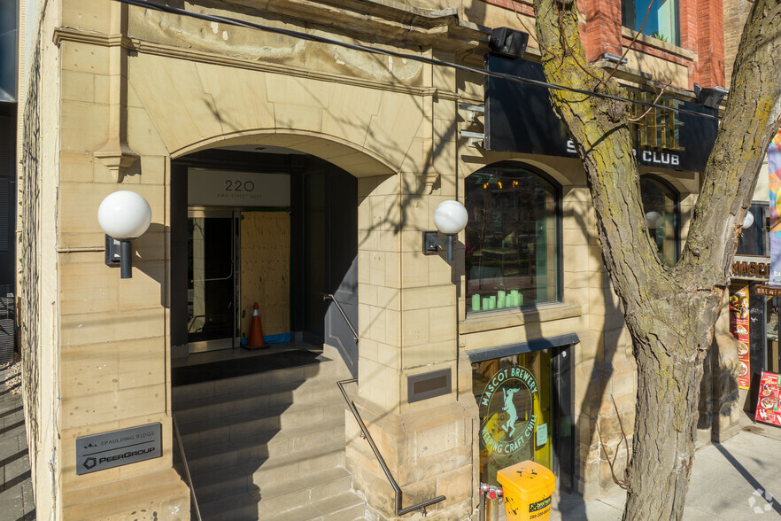 220 King St W, Toronto, ON for lease - Building Photo - Image 3 of 4