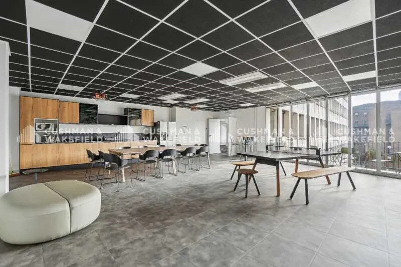 Office in Paris for lease - Interior Photo - Image 2 of 12