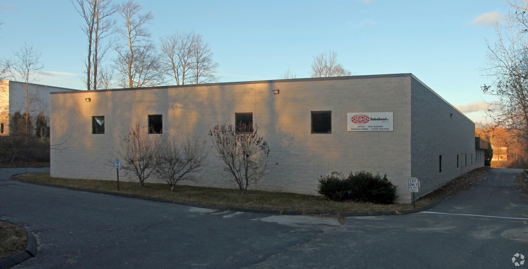 482 Pepper St, Monroe, CT 06468