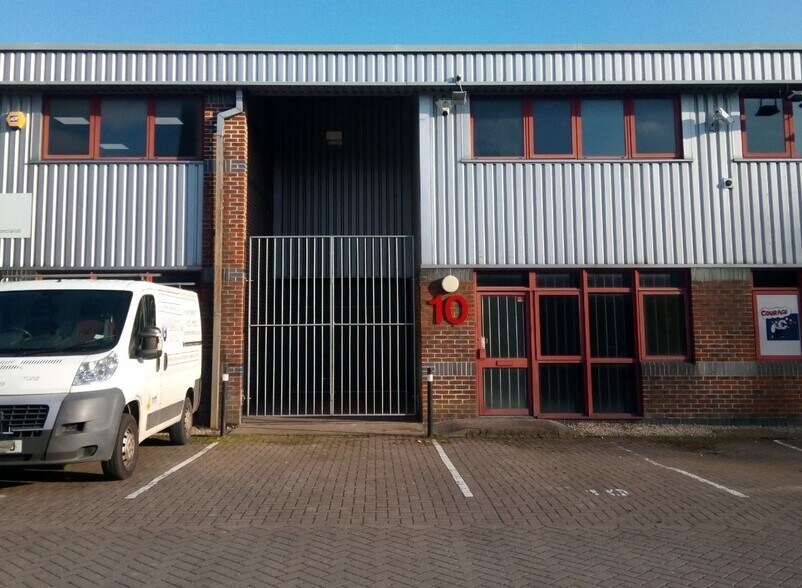 Harrier Park, Didcot for sale - Primary Photo - Image 1 of 1