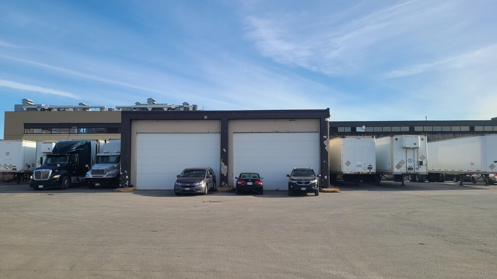 51-61 Rexdale Blvd, Toronto, ON for lease - Building Photo - Image 3 of 10