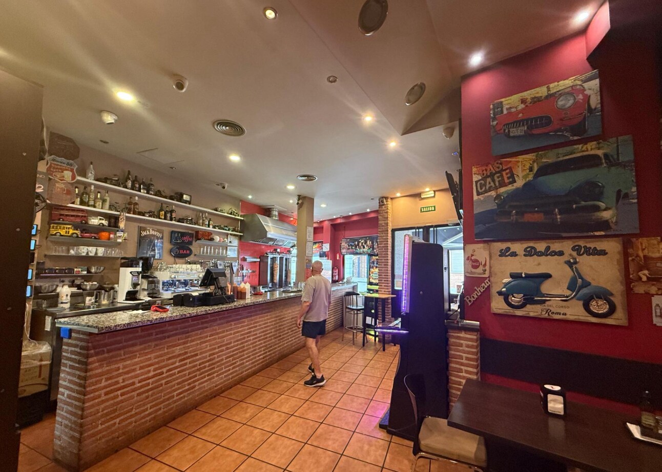 Retail in Fuenlabrada, Madrid for lease Interior Photo- Image 1 of 8
