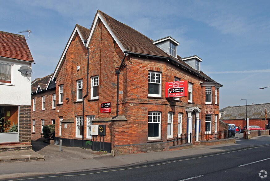 15 Winchester Rd, Basingstoke, RG21 8UE