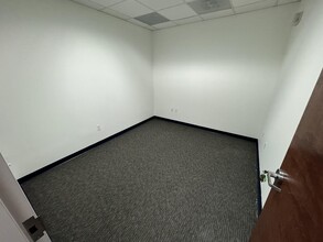 4900 S University Dr, Davie, FL for lease Interior Photo- Image 1 of 4