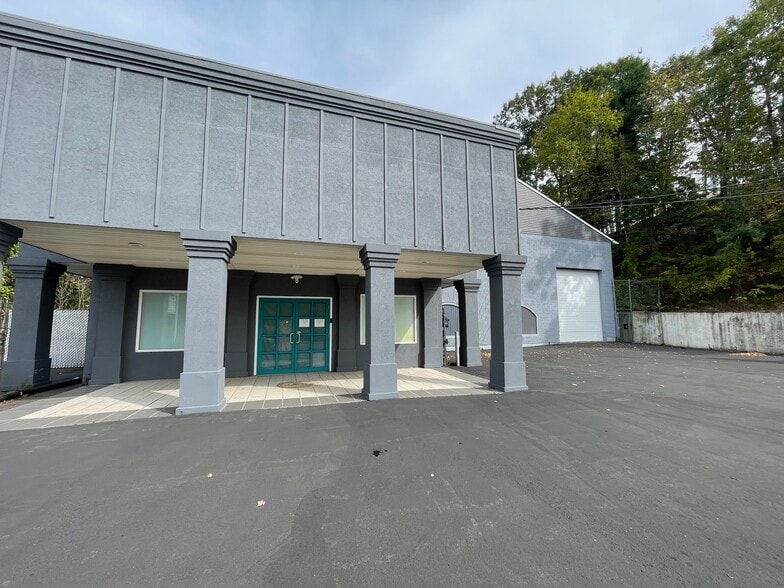 2391 S Main St, Waterbury, CT for lease - Building Photo - Image 2 of 20