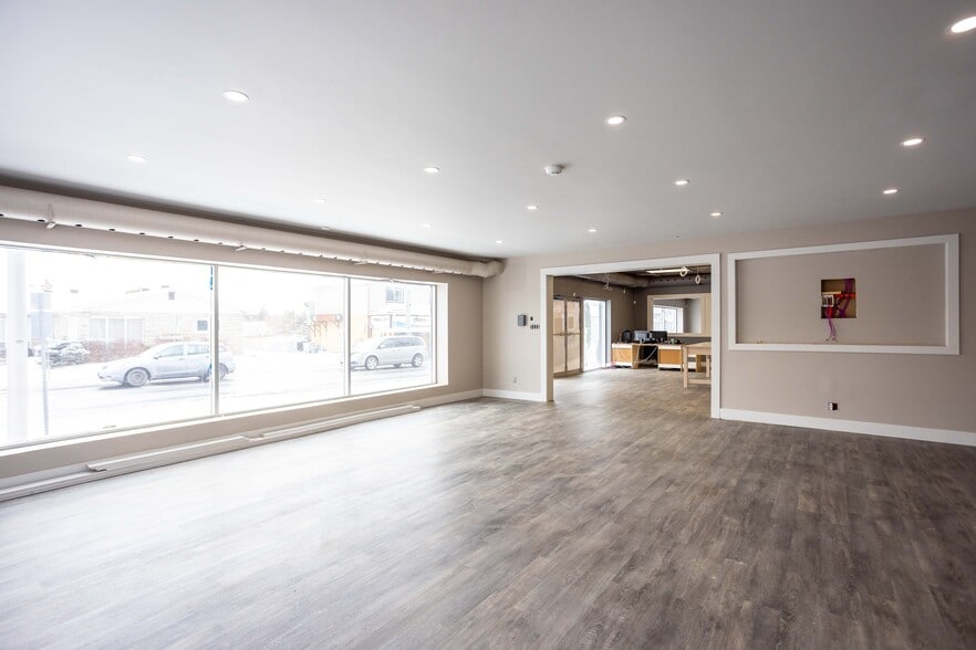1027 Notre Dame St, Embrun, ON for sale - Interior Photo - Image 3 of 14