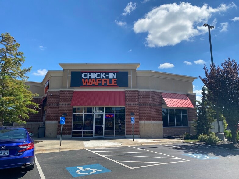 8661-8667 W 135th St, Overland Park, KS for lease - Building Photo - Image 3 of 6