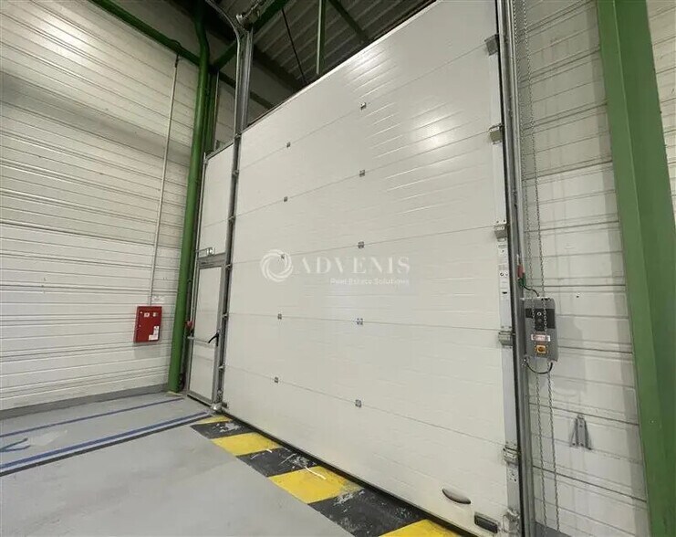 Flex in Le Mesnil-Amelot for lease - Interior Photo - Image 3 of 8