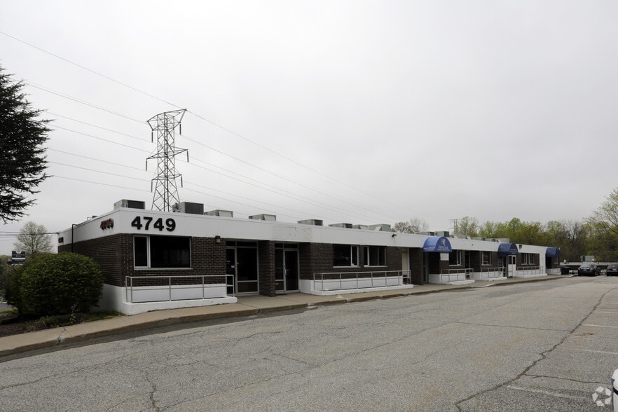 4747-4749 Main St, Bridgeport, CT for lease - Building Photo - Image 3 of 4