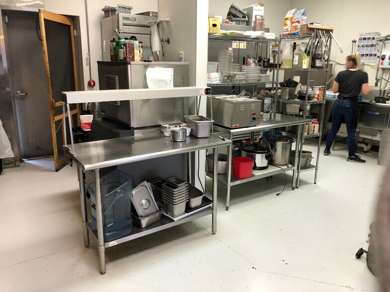 2726 11th St, Niles, MI for lease - Interior Photo - Image 2 of 11