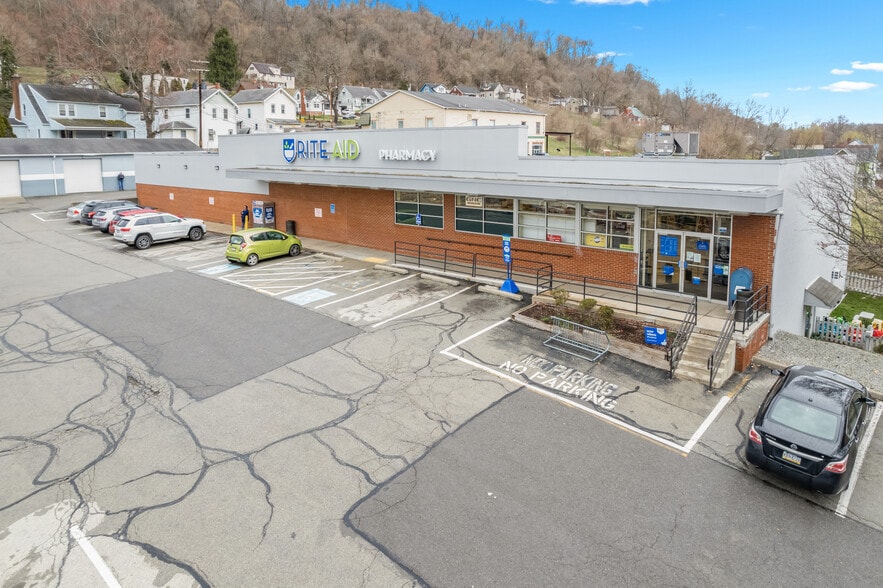 113 W Main St, West Newton, PA for lease - Building Photo - Image 2 of 3