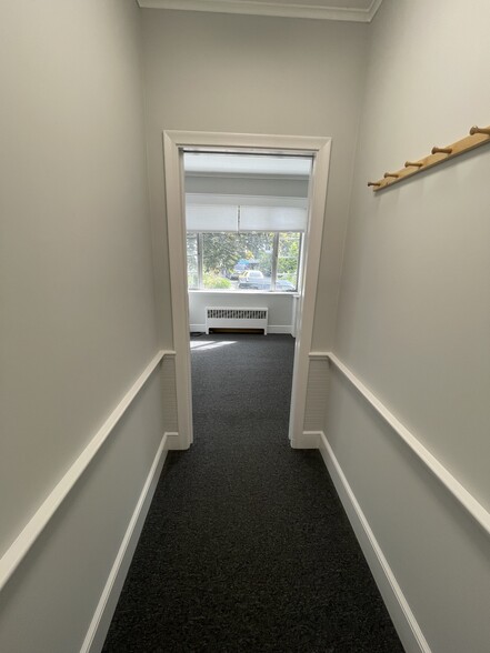 94 Pleasant St, Arlington, MA for lease - Interior Photo - Image 3 of 7