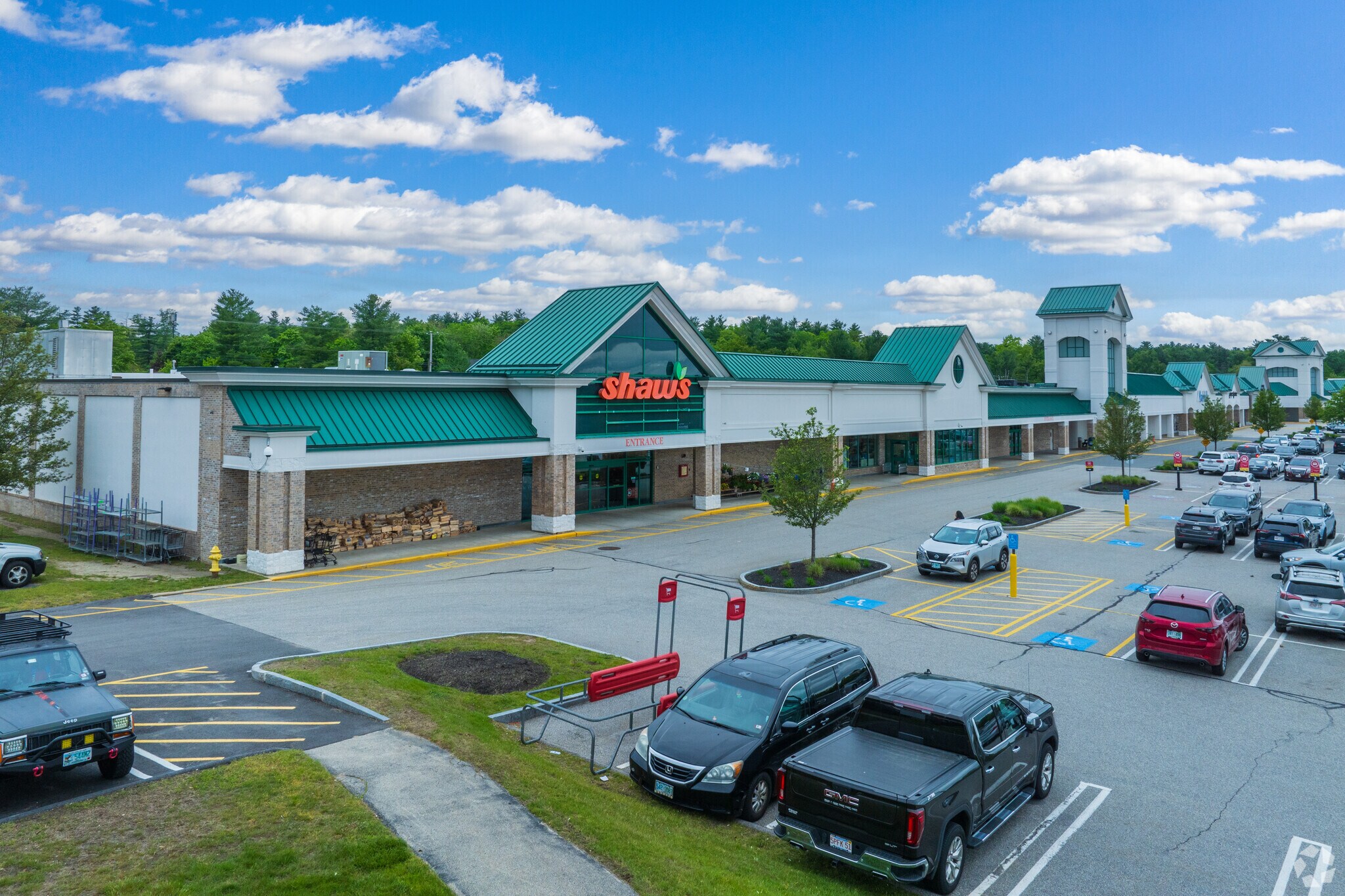 213 Daniel Webster Hwy, Nashua, NH for sale Primary Photo- Image 1 of 1