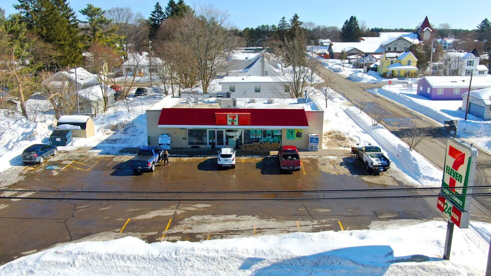 134 N Center Ave, Gaylord, MI 49735