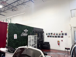 1585 Beverly Ct, Aurora, IL for lease Interior Photo- Image 1 of 5