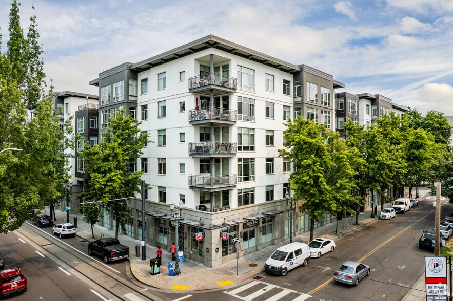 600-630 NW 10th Ave, Portland, OR for lease - Building Photo - Image 2 of 9