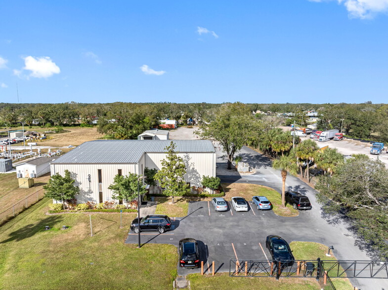 5910 Hartford St, Tampa, FL for lease - Building Photo - Image 1 of 8