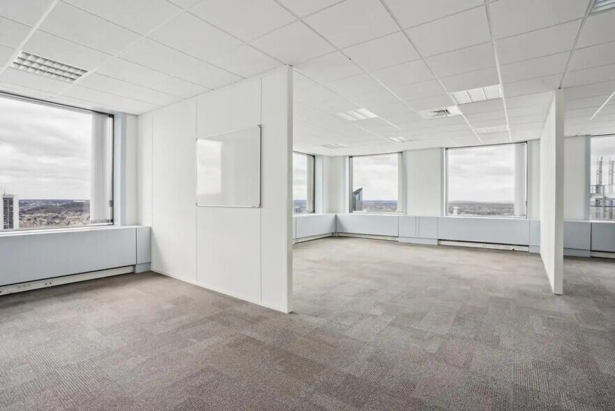 Office in Courbevoie for lease - Interior Photo - Image 2 of 11