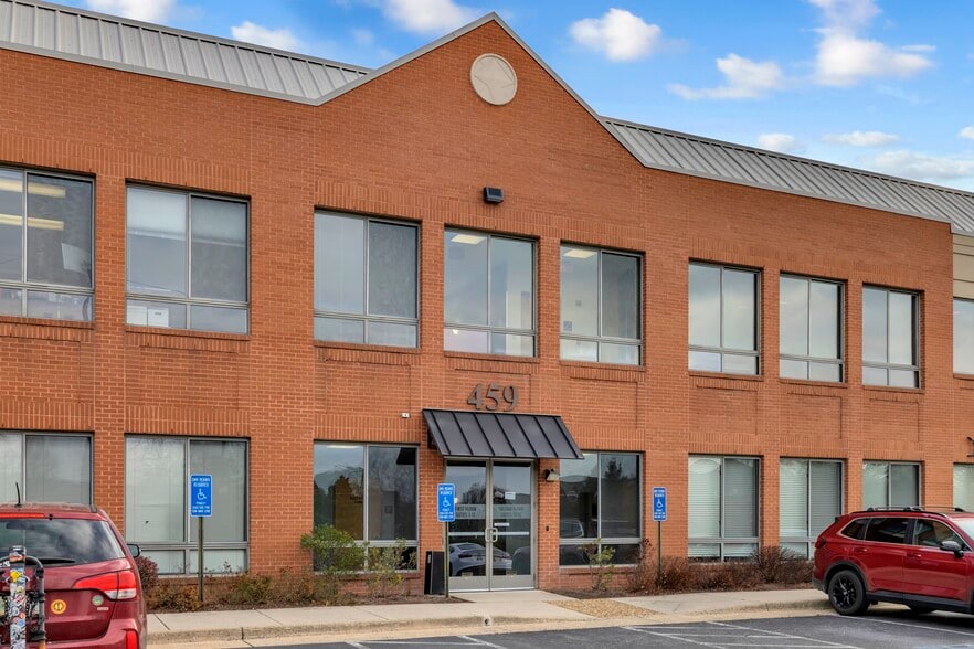 459 Herndon Pky, Herndon, VA for lease - Building Photo - Image 2 of 38