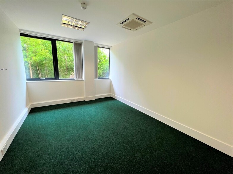 226 Mulgrave Rd, Sutton for sale - Interior Photo - Image 1 of 1