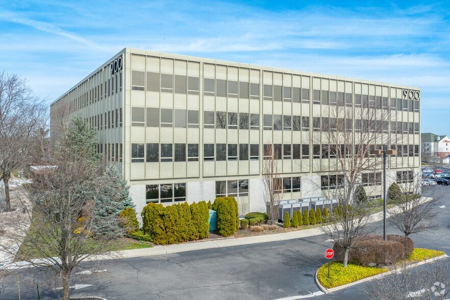 900 Merchants Concourse, Westbury, NY for lease - Building Photo - Image 1 of 15