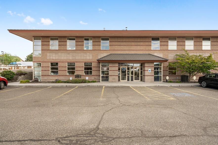 8019 W Quinault Ave, Kennewick, WA for sale - Building Photo - Image 1 of 5