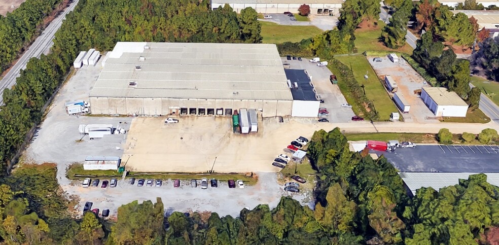 300 Industrial Dr, Birmingham, AL for lease - Building Photo - Image 1 of 3